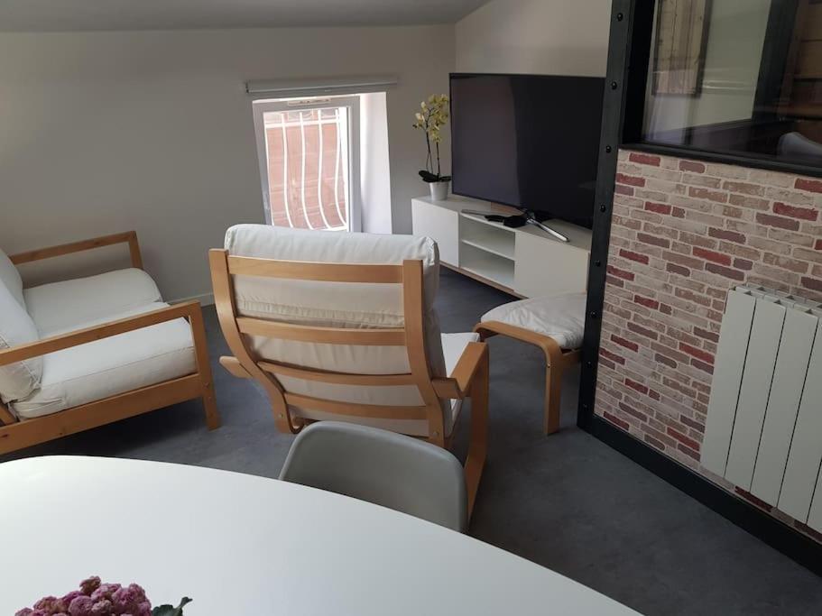 Petite Maison Type Loft En Plein Bourg D'アンバザック エクステリア 写真